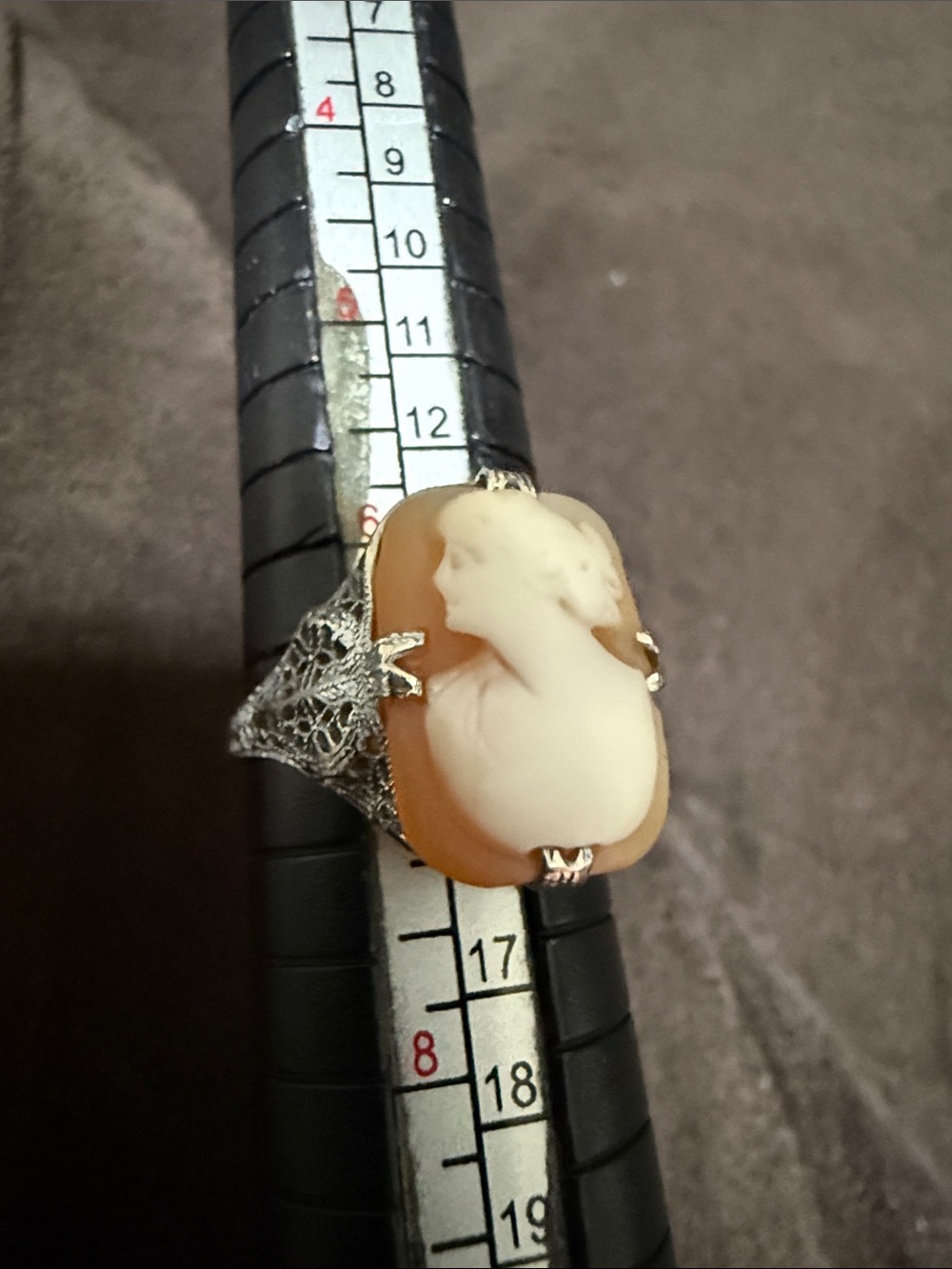 14k white gold Vintage Cameo Filigree Ring in Cream and Brown size 6.75